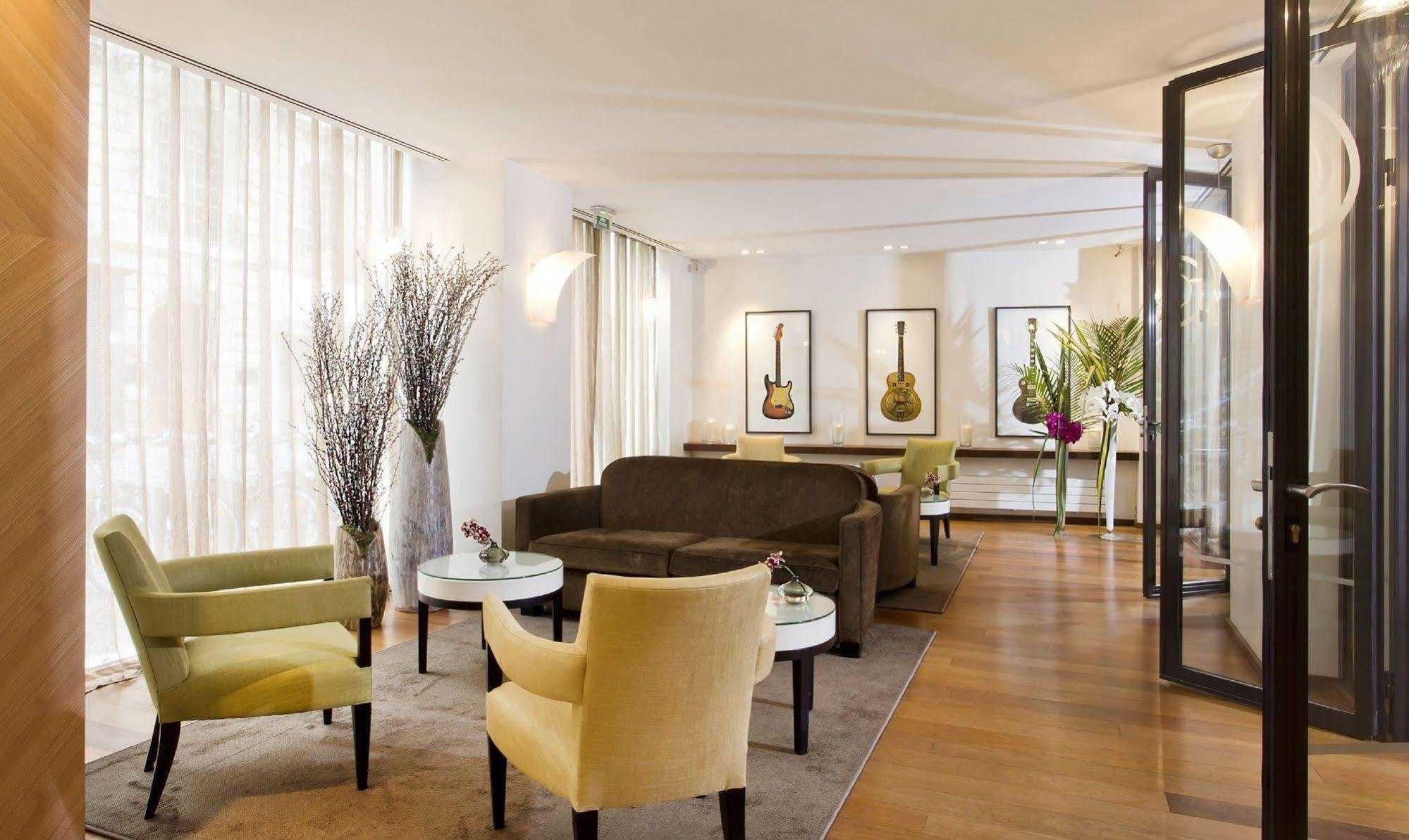 Hôtel Le Colisée Parigi Esterno foto
